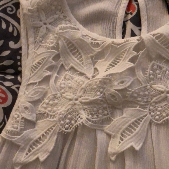 White top - Picture 3 of 3